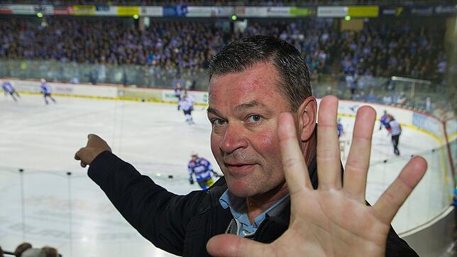 Nach den Heimspielen der Wild Wings analysiert Eishockey-Experte Matthias Hoppe die Auftritte der Schwenninger Profis und präsentiert ...