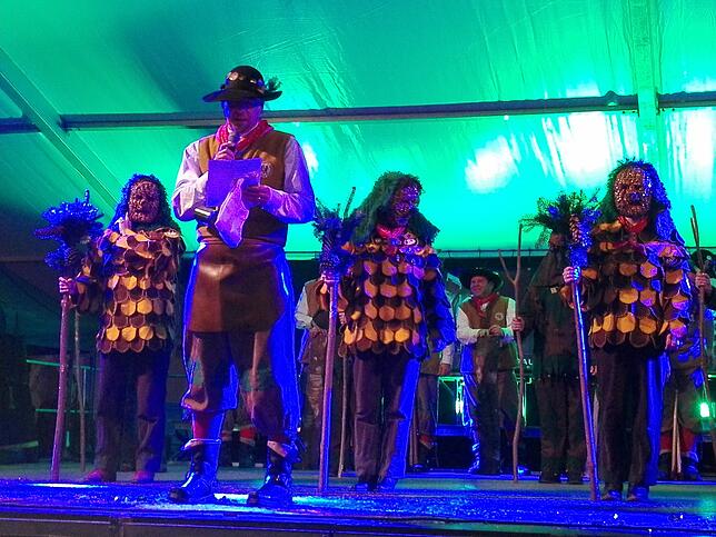 Bild 7: Narrentage 2020: Die Halle bebt beim Partyabend am Festsamstag mit der &bdquo;Froschenkapelle Radolfzell&ldquo; im Festzelt