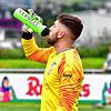 Den Schluck hat er sich verdient: Patrick Almeida Azevedo löste beim 1:3 des VfB Waldshut gegen den FC Schönau erst Torwart Viktor ...