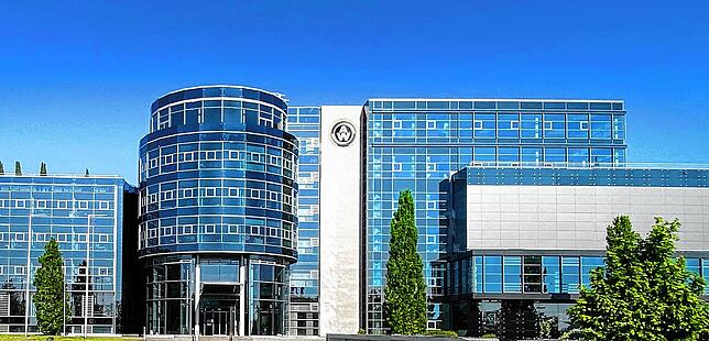Mehr als 1000 Mitarbeiter beschäftigt die Weber Holding inzwischen in ihren Unternehmen, davon rund 230 in Markdorf. Weber ist der ...