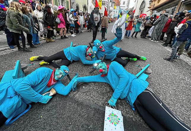 Bild 14: Tolle Stimmung beim Sonntagsumzug der Überlinger Narrenzunft &ndash; Teil 2