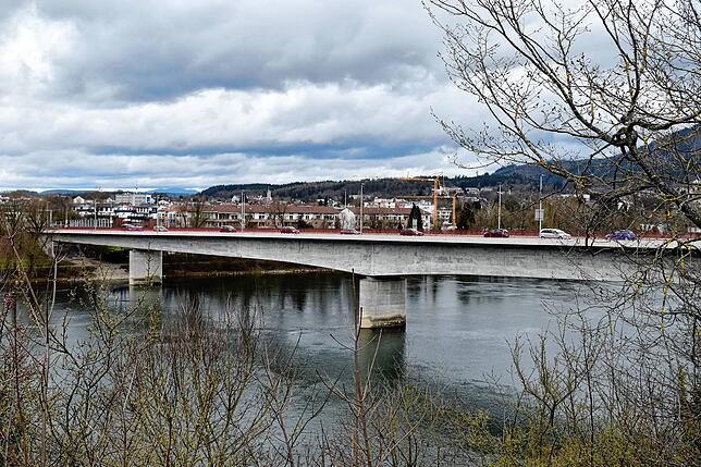 Unterhalb der Fridolinsbrücke rollte der Streifenwagen in den Rhein.