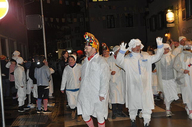 Bild 32: Hemdglonker-Umzug in Markdorf: Hunderte Narren im weißen „Nachthemed“ – die besten Bilder!