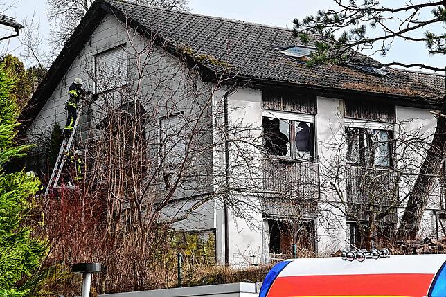 Blick auf das Haus am Panoramaweg 22 in Unterkirnach, in dem sich am Dienstag der Bewohner verschanzt hatte. Am Tag nach dem Großeinsatz ...