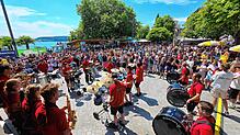 So viel los war auf dem Promenadenfest, hier ein Bild der Guggevamps auf dem Landungsplatz. 21 Vereine wirkten an dem Fest mit.