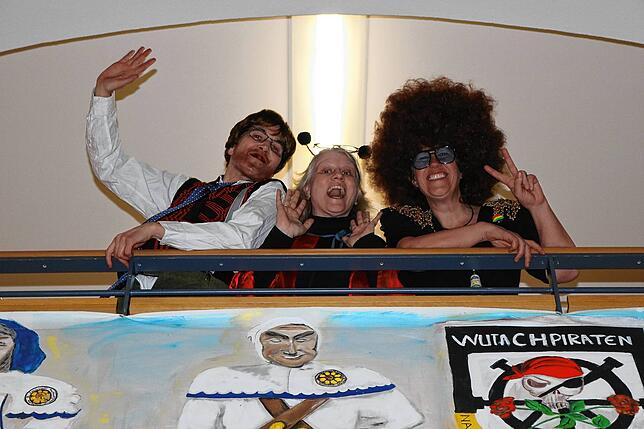 Bild 17: Fasnacht pur beim traditionellen Öschabend: Wir haben die Bilder