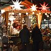 40 Stände locken zum Bummel über den Weihnachtsmarkt in Rheinfelden.