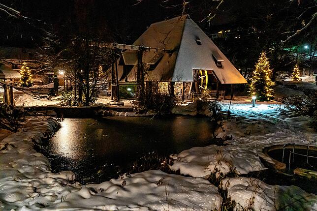 Bild 5: Die Weihnachtsbeleuchtung in vielen Gemeinden ist so festlich wie immer: Doch es fehlt etwas