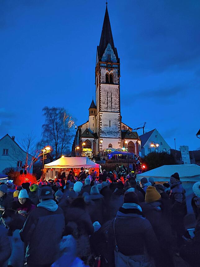 Der Weihnachtsmarkt des Gewerbevereines verleiht der Grießener Ortsmitte weihnachtlichen Glanz und ist ein stimmungsvoller Höhepunkt zum ...
