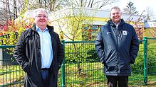 Dekan Peter Berg (links) und Bürgermeister Alexander Guhl haben über die Mitgliederversammlung des St. Vincentiusvereins berichtet, die ...