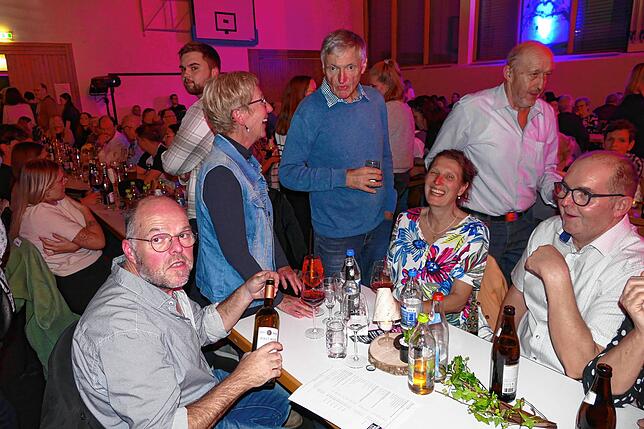 Bild 24: Buäbä & Maidli begeistern während dem 24. Showkonzert der Feuerwehrkapelle Pfohren das Publikum