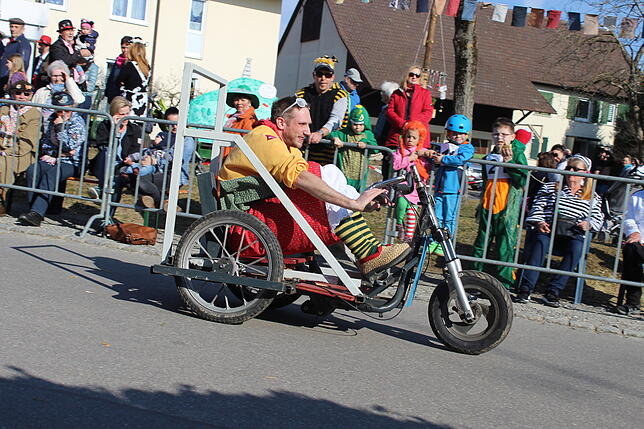 Bild 12: Rasanter Fahrspaß beim Hepbacher Kärrelerennen