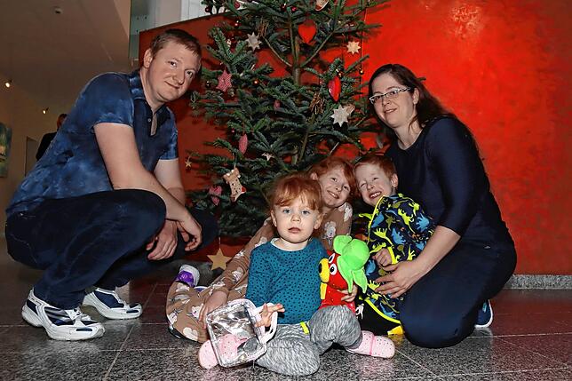 Ronald Böhle und Sandra Bracholdt sind kurz vor Weihnachten mit ihren Kindern Luisa (von links), Leona und Richard zur Familienreha in ...