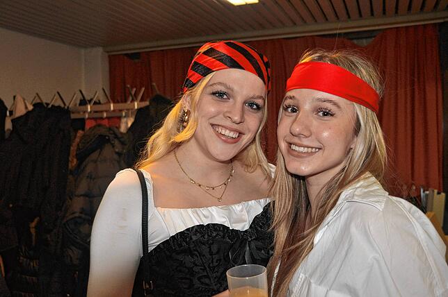 Bild 23: Hugeloh Ball 2025: Diese Bilder zeigen die beste Stimmung in der Mehrzweckhalle
