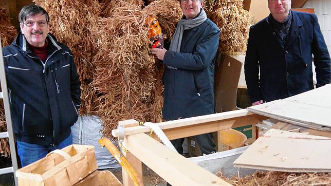 Sie wären bereit, auch die Häser der Hoorigen Bären sind schon fertig (von links): Zunftkanzler Ali Knoblauch, Zunftmeister Stephan ...
