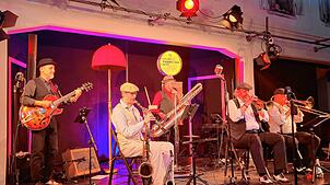 Ladwigs Dixieland Kapelle spielte in der Färbe und bescherte dem Publikum einen beschwingten Abend. Foto: Valentyna Muradkhanian