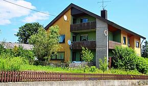 Die Stadt hat die ehemalige Hofstelle Schell in Zell a.A. gekauft und will nun das Gebäude mit den drei Wohneinheiten wieder verkaufen.