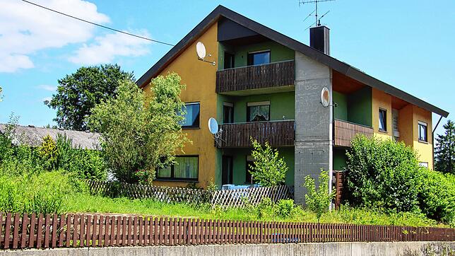 Die Stadt hat die ehemalige Hofstelle Schell in Zell a.A. gekauft und will nun das Gebäude mit den drei Wohneinheiten wieder verkaufen.