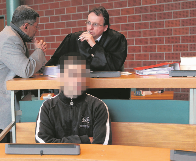 Im Januar 2013 muss sich Hassni H. vor dem Landgericht Konstanz wegen Mordes verantworten. Er gesteht den tödlichen Messerangriff. Im ...