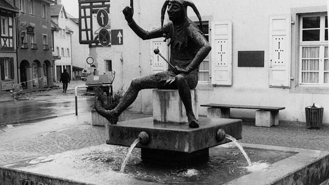 Dieses Bild, das etwa Ende der 1970er entstanden ist, zeigt den Kuony-Brunnen am Marktplatz. Seit 2001 ist der Standort des Brunnens mit ...