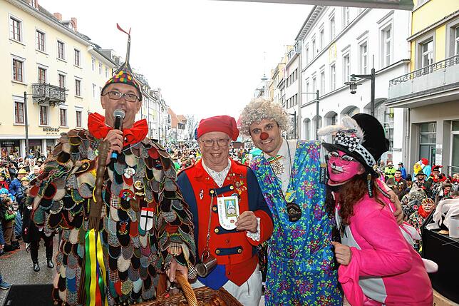 Bild 12: Straßenfasnacht 2025 in Konstanz: Narren erobern die Marktstätte – Die Highlights in Bildern!