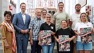 Sie freuen sich schon auf das Hausherrenfest (von links): Bürgermeisterin Monika Laule, Oberbürgermeister Simon Gröger, Pfarrer Heinz ...