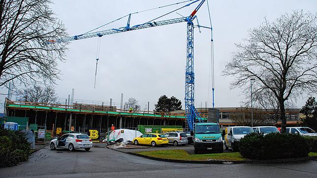 Die Bauarbeiten zum Erweiterungsbau der Realschule laufen auf Hochtouren und kommen gut voran. Im kommenden Jahr wird das Bauprojekt ...