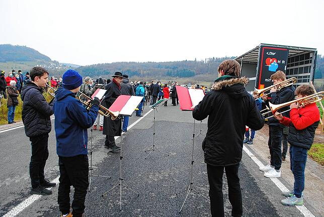 Straßenmusiker für einen Tag: Mitglieder der Blechbläser-Ensembles der Musikschule Südschwarzwald spielten unter der Leitung von Eckhard ...