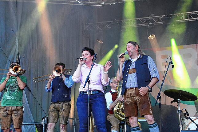 Warm-up: Die Lapaloma Boys sorgen für die richtige Betriebstemperatur – und Regina Holzhofer bringt als Überaschungsakt zusammen mit ...