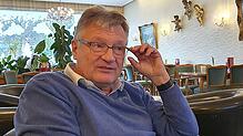 Jörg Meuthen, von 2015 bis 2022 Bundessprecher der AfD, während des Interviews in einem Café in Achern. Er sagt: „Ich habe hier mit ...