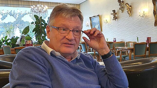 Jörg Meuthen, von 2015 bis 2022 Bundessprecher der AfD, während des Interviews in einem Café in Achern. Er sagt: „Ich habe hier mit ...