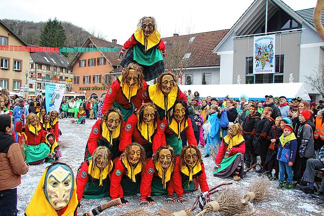 60 Gruppen erwarten die Hungrigen Stühlinger beim Umzug am