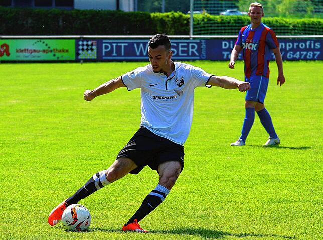 Comeback: Nach seinem dreijährigen Gastspiel beim SV Buch beendet Onur Dokuzkardes seine Pause und spielt – wie hier auf dem ...