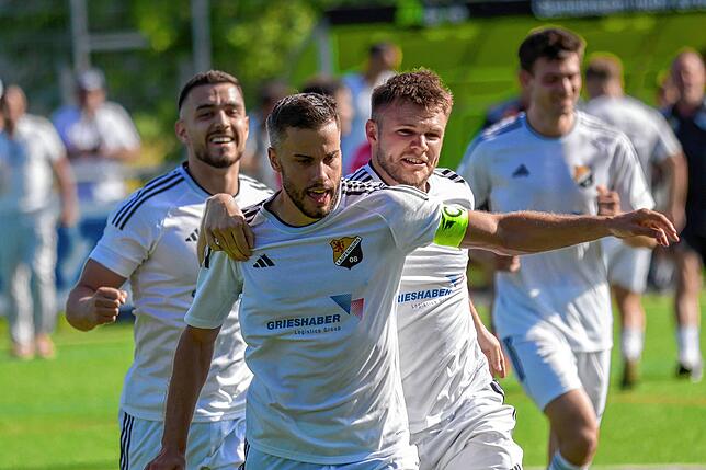 Bild 10: SV 08 Laufenburg siegt 5:2 im ersten Relegationsspiel beim FC Pfaffenweiler – wir haben Fotos!