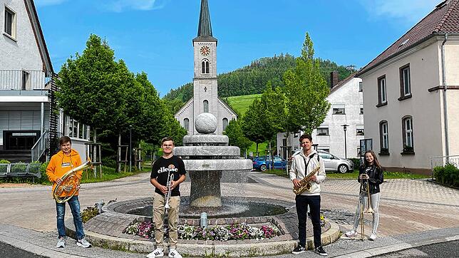 Silas Gut, Julius Gut, Alex Engesser und Antonia Meyer aus Fürstenberg absolvierten ihr Silbernes Leistungsabzeichen online.