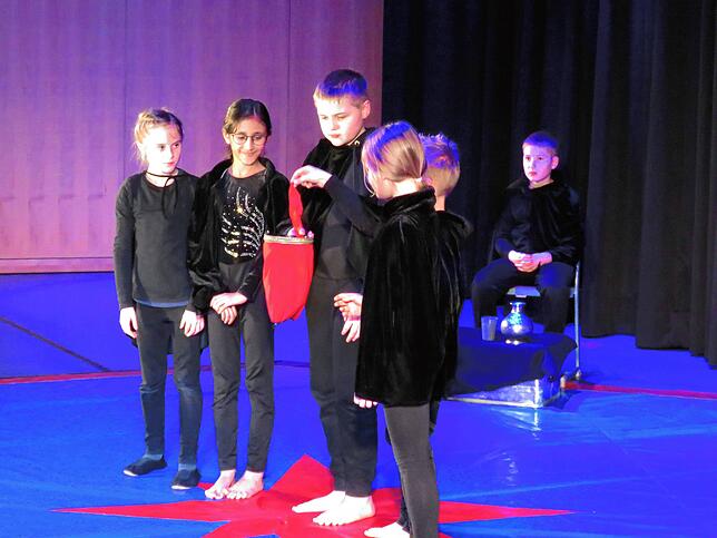 Bild 13: Zirkusprojekt der Schulen ein Riesenerfolg