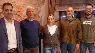 Das Bild zeigt den Vorsitzenden Alexander Neuburger (von links) mit den Geehrten Reinhard Neurauter, Steffi Peter, Ralf Laskowski und ...