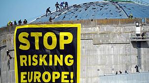 Seitdem das Atomkraftwerk Fessenheim 1977 seinen Betrieb aufnahm, gab es Proteste &ndash; so etwa von Greenpeace im März 2014. Die ...
