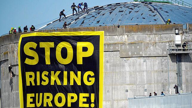 Seitdem das Atomkraftwerk Fessenheim 1977 seinen Betrieb aufnahm, gab es Proteste &ndash; so etwa von Greenpeace im März 2014. Die ...