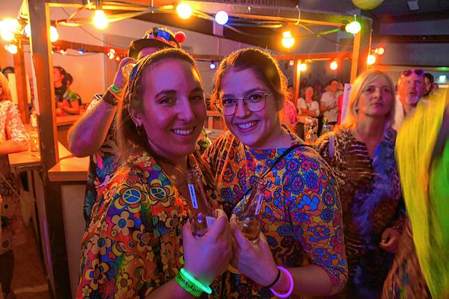 Bild 19: Papi's Pumpels: schrille Party im 70er Jahre-Look