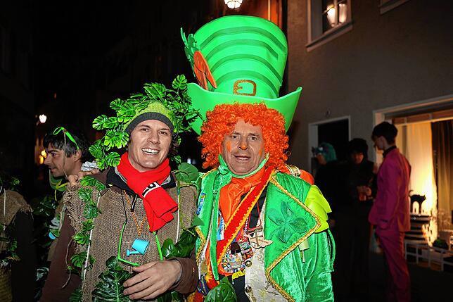 Bild 16: Konstanzer Straßenfasnacht 2025: Am Fasnachtssamstag werden Besenwirtschaften gestürmt
