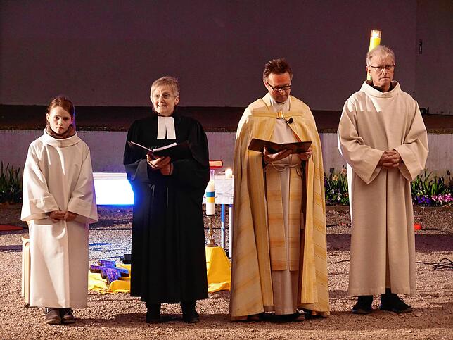 Ministrantin Tea Strenzl, Prädikantin Bärbel Komm, Pfarrer Armin Strenzl und Diakon Peter Breitenstein (von links) feierten die ...