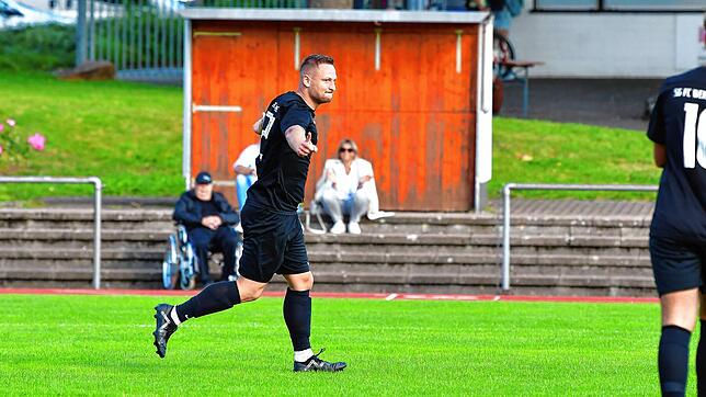 Torpremiere: Johannes Baumgartner wendete mit dem Ausgleich kurz nach der Pause das Blatt für die SG FC Wehr/Brennet. Am Ende legte der ...