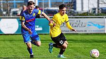 Der FC Öhingen-Gaienhofen (rechts Marvin Ettwein) und die SpVgg F.A.L. (Johannes Reichle) kämpfen wie noch weitere Teams um den ...