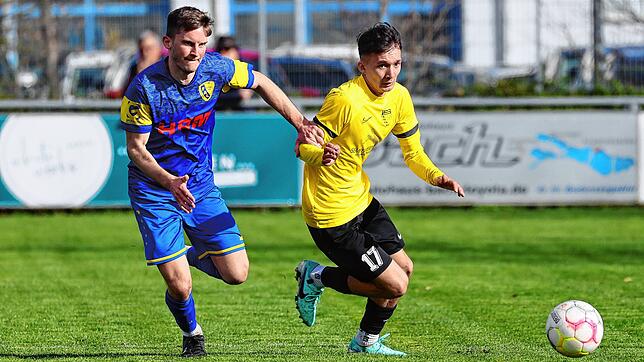 Der FC Öhingen-Gaienhofen (rechts Marvin Ettwein) und die SpVgg F.A.L. (Johannes Reichle) kämpfen wie noch weitere Teams um den ...