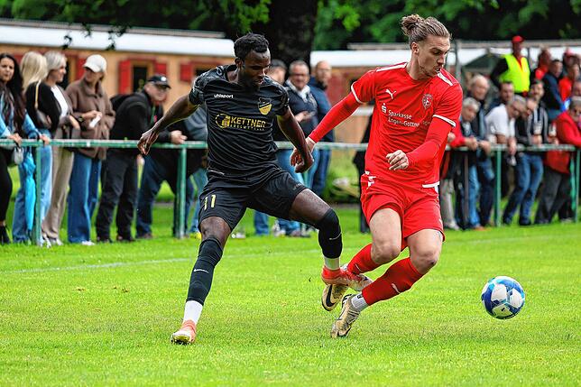Bild 15: FC Pfaffenweiler feiert nach 2:1-Erfolg Relegationsplatz. Wir waren mit der Kamera dabei.