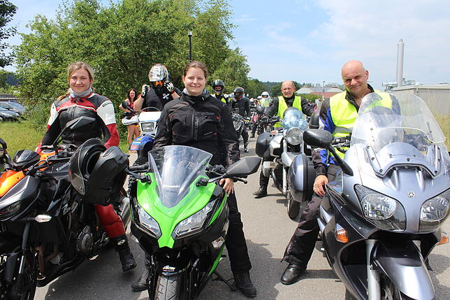 Rund 200 Biker brachen am Samstagmittag zur 90-Kilometer-Rundfahrt auf, darunter auch die Pfullendorfer Isabell Hardt (21), Saskia Mohr ...