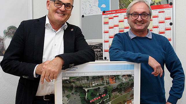 Den Bewegungsparcours, der im vergangenen Jahr eröffnet wurde, werten Ortsvorsteher Wolfgang Gensle (links) und Ortsverwaltungsleiter ...