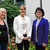 Wurde jetzt als neue Leiterin des Spitals Heilig Geist vorgestellt: Tanja Petzold (Bildmitte) mit ihrer Vorgängerin Marisa Eid (links) ...