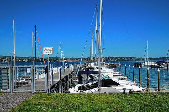 In Reih und Glied: Der Hafen Wallhausen.